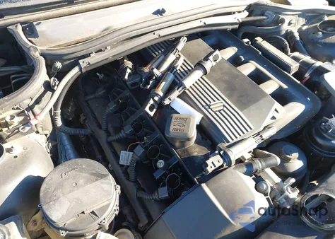 2004 BMW 325Xi z USA, uszkodzony, nr VIN WBAEU33454PR06374